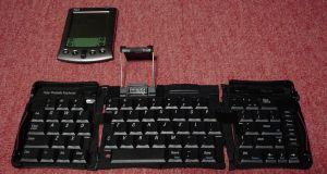 広げてPalm本体を載せる器具を引き出す