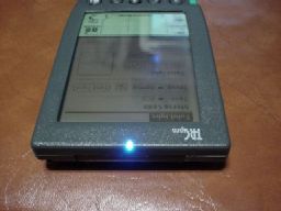 お約束通り青く光る!